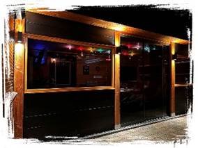 Afbeelding met deur, gebouw, nacht, bar

Door AI gegenereerde inhoud is mogelijk onjuist.